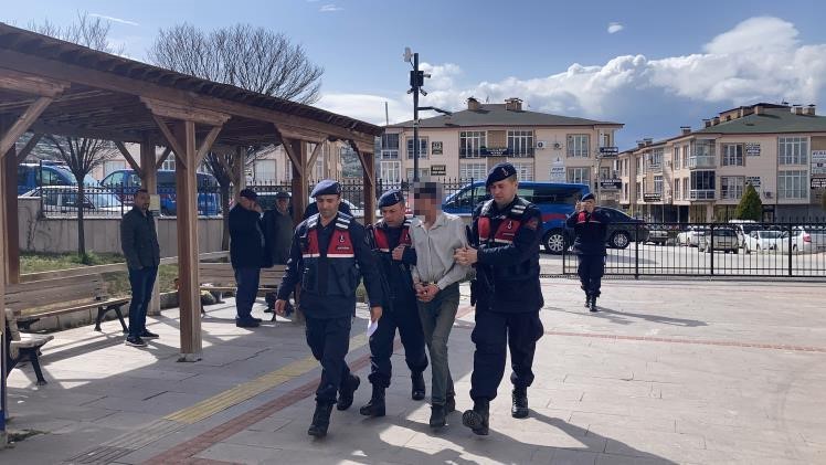 Burdur'un Halıcılar köyünde bir şahsın keçi ağılında tüfekle vurulmuş halde