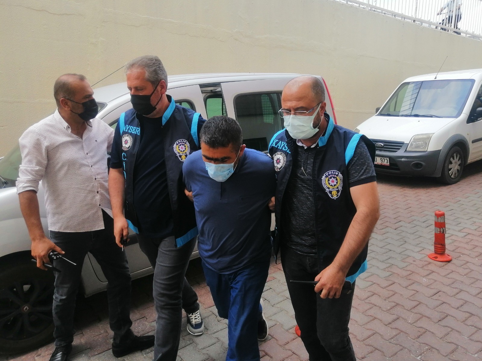 Kayseri'de kardeşi ve yengesini öldürerek bağ evinin bahçesindeki tandıra gömen
