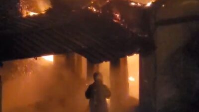 Bursa'nın Osmangazi ilçesinde bulunan 2 katlı tarihi evde henüz bilinmeyen