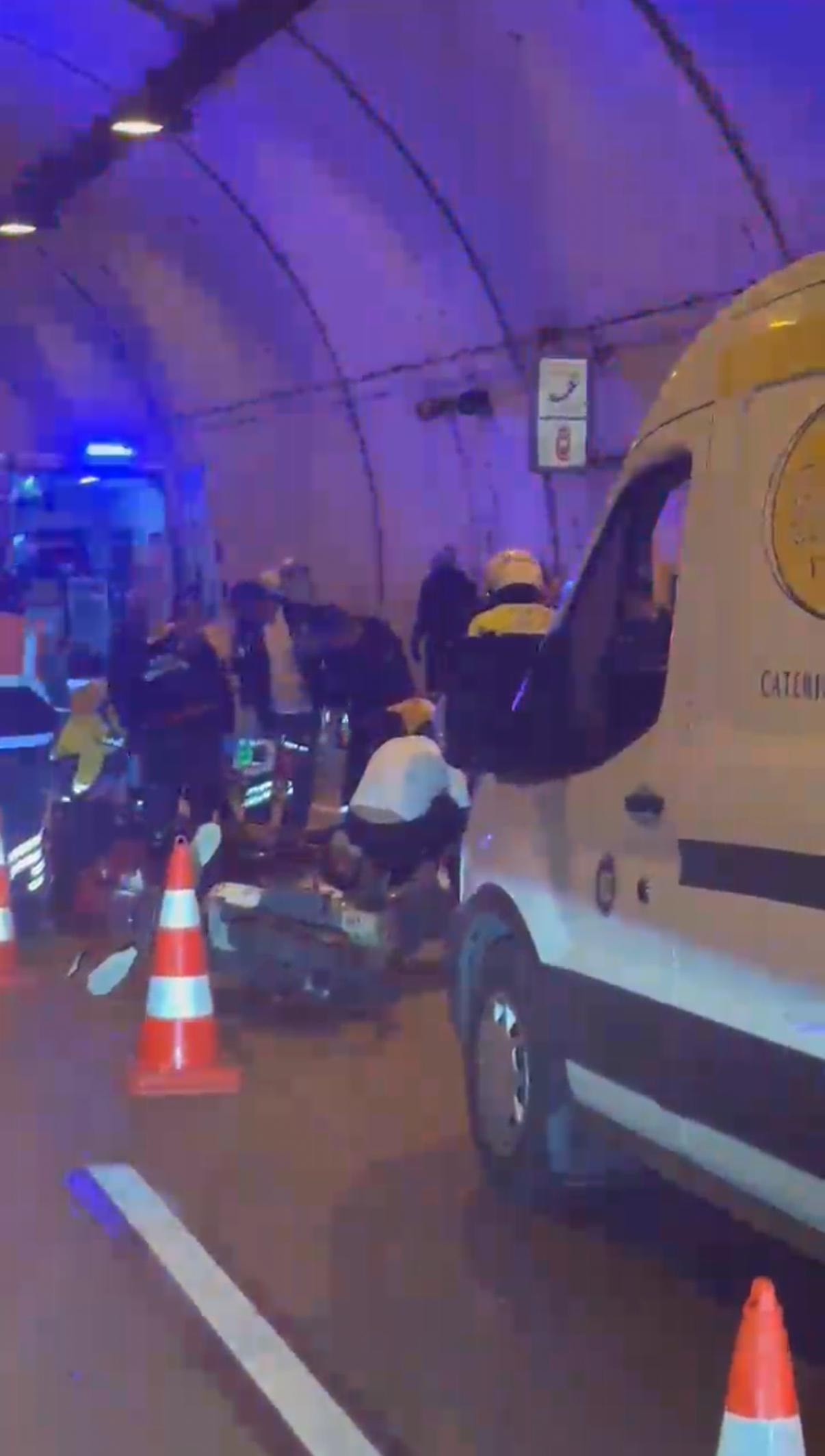 Dolmabahçe Tüneli’nde iki araca çarpan ve ağır yaralı olarak hastaneye