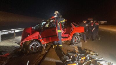 Kocaeli’nin Kandıra yolu üzerinde gece yarısı meydana gelen trafik kazasında,