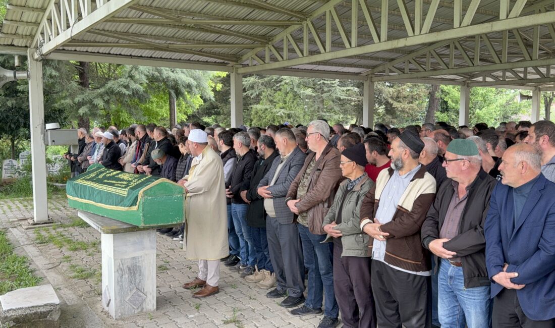 Kazada ölen engelli şahıs son yolculuğuna uğurlandı Düzce’de yolun karşısına geçmeye çalışırken hayatını kaybeden engelli şahıs Düzce’de