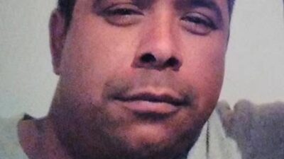 Denizli’nin Buldan ilçesinde, 42 yaşındaki inşaat ustası, uyandırmak için yanına