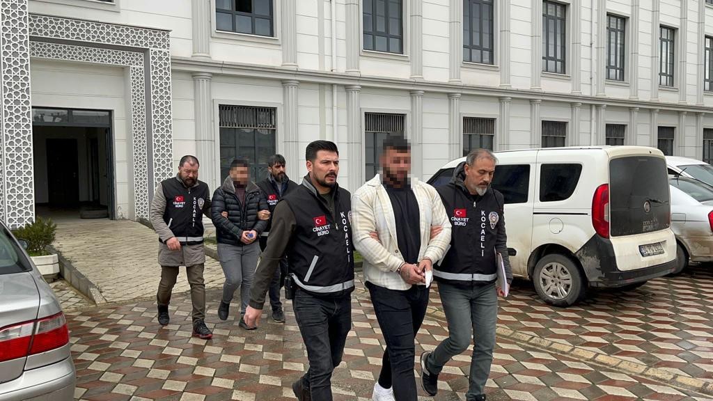 Kocaeli'nin Derince ilçesinde 45 yaşındaki adamın darp edilerek hayatını kaybetmesine