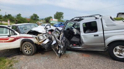 Bursa’nın Mustafakemalpaşa ilçesinde iki otomobilin kafa kafaya çarpıştığı kazada 1