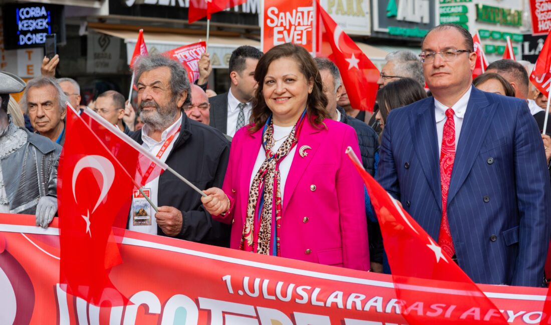 Cumhuriyet şehrinde söz tiyatronun Afyonkarahisar Belediyesi tarafından bu yıl ilk