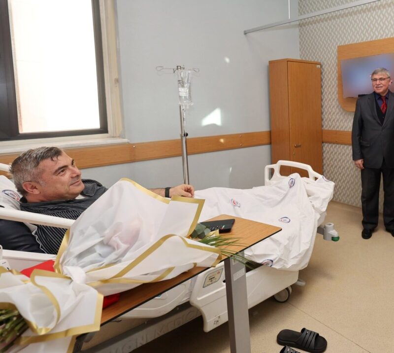 
Afyonkarahisar İl Milli Eğitim Müdürü Miraç Sünnetci, damar tıkanıklığı nedeniyle