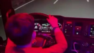 Bursa’nın İnegöl ilçesinde tır kullanan 7 yaşındaki Çınar, yürekleri ağza