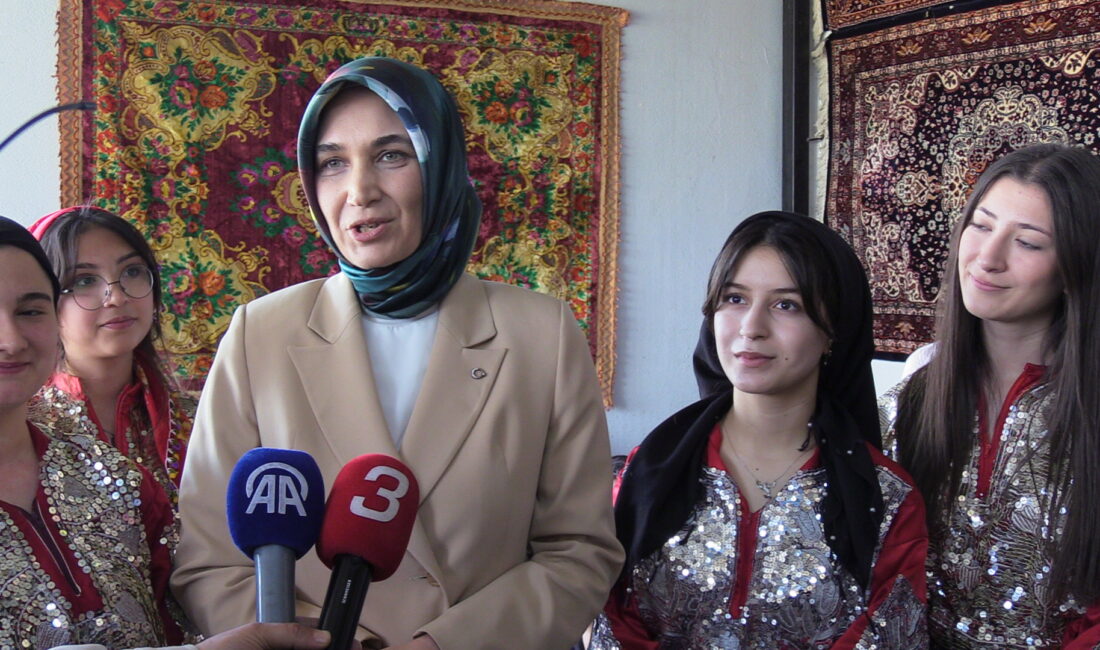 Sinanpaşa Anadolu Lisesi’nde Kültürlerarası Etkileşimle Geleceğe Köprü temalı e-twinning projesi