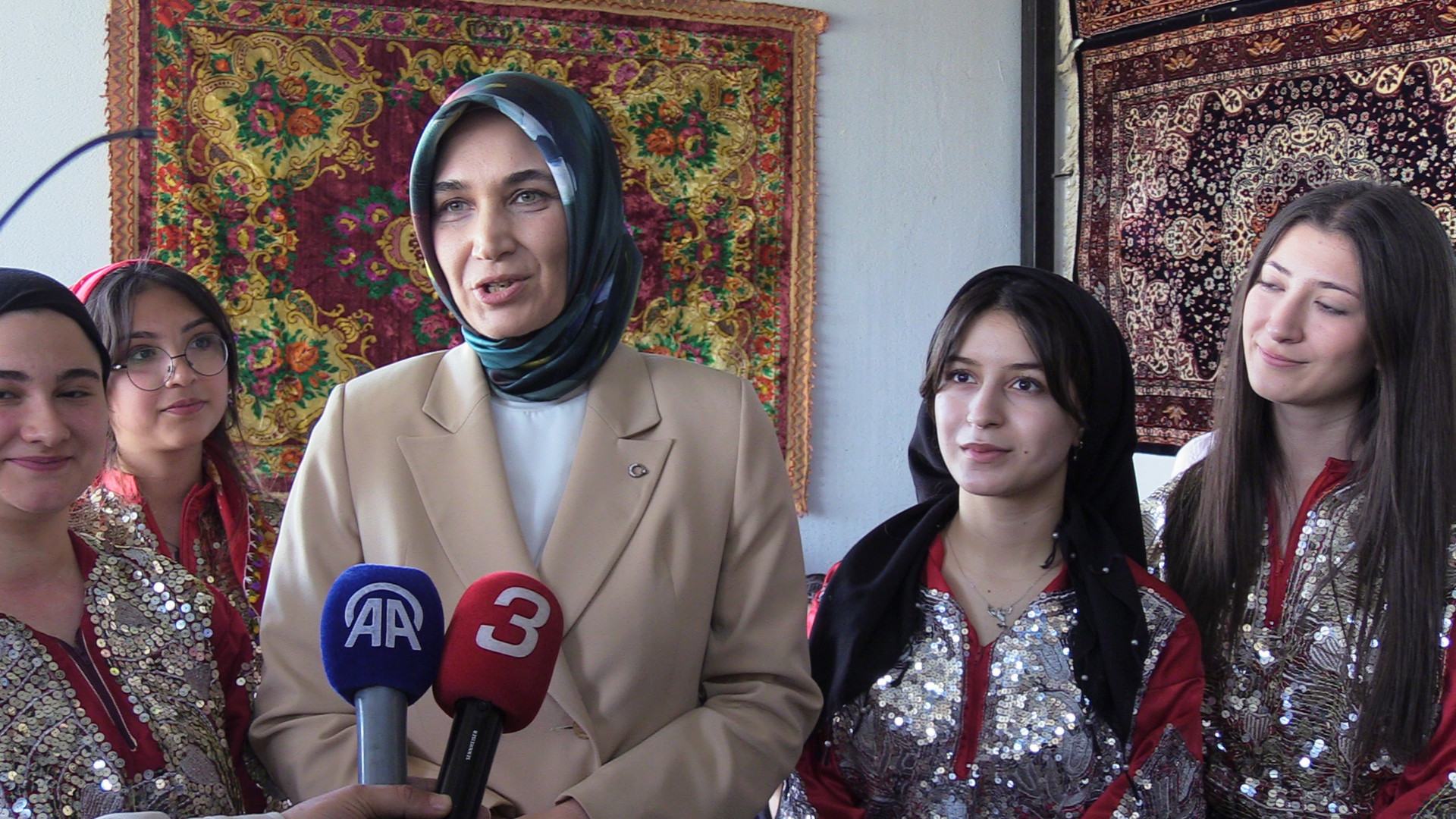 Sinanpaşa Anadolu Lisesi’nde Kültürlerarası Etkileşimle Geleceğe Köprü temalı e-twinning projesi