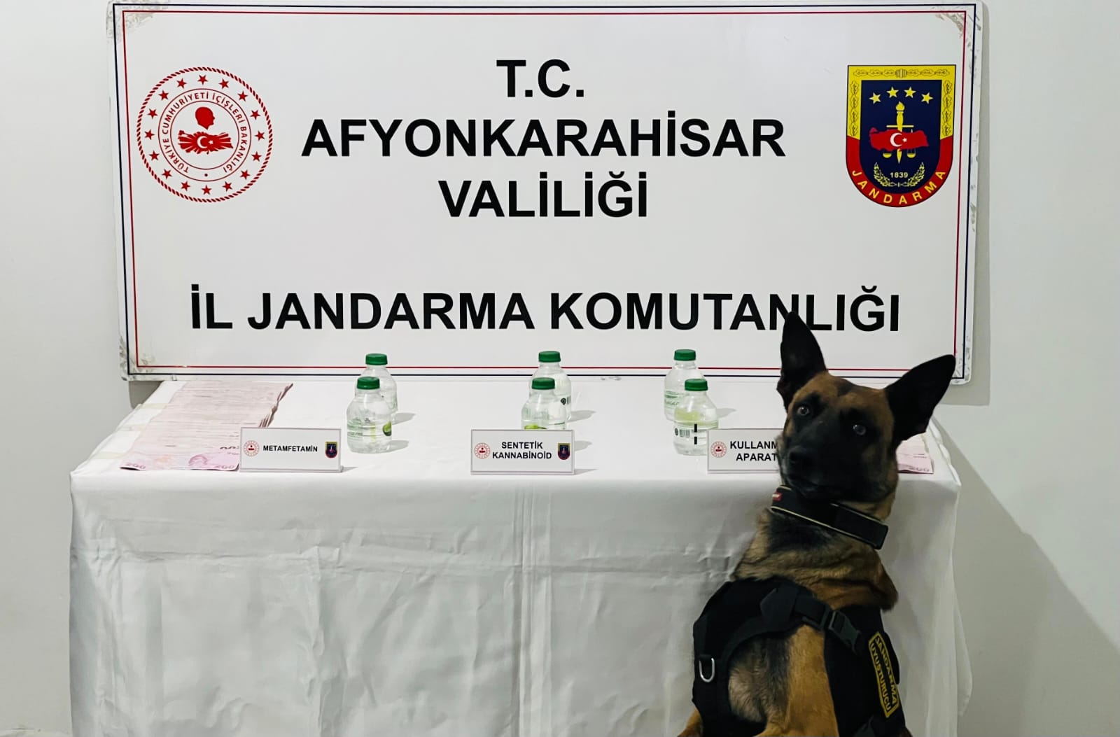 Afyonkarahisar İl Jandarma Komutanlığı, uyuşturucu ile mücadele kapsamında başarılı bir