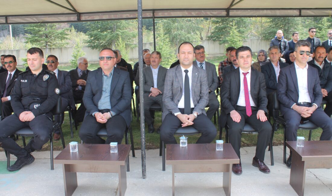 Çay İlçesi Şehit Cengiz Karataş İlköğretim Okulu bahçesine kurulan seranın