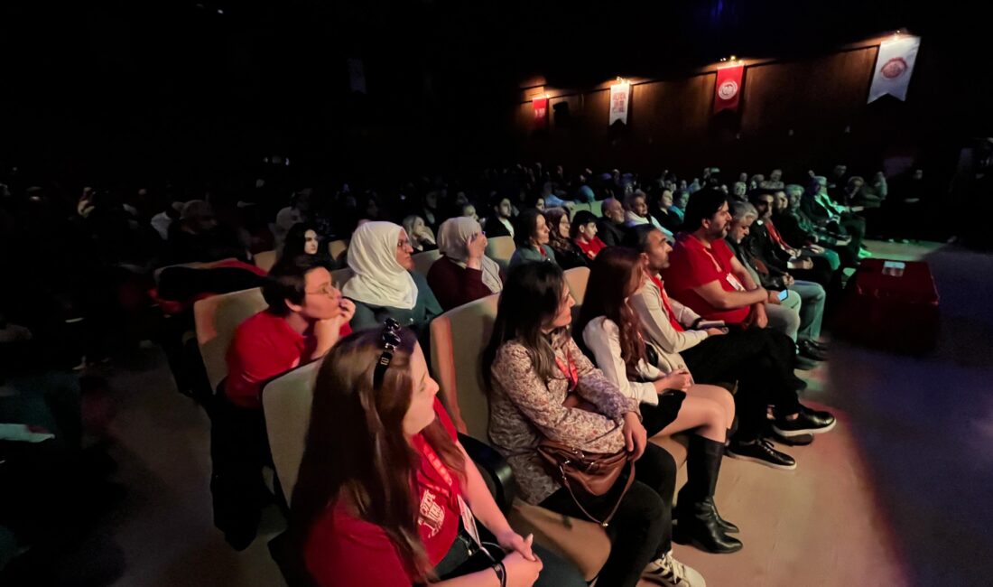 Afyonkarahisar Belediyesi’nin ev sahipliğinde gerçekleşen 1. Uluslararası Kocatepe Tiyatro Festivali’nde,