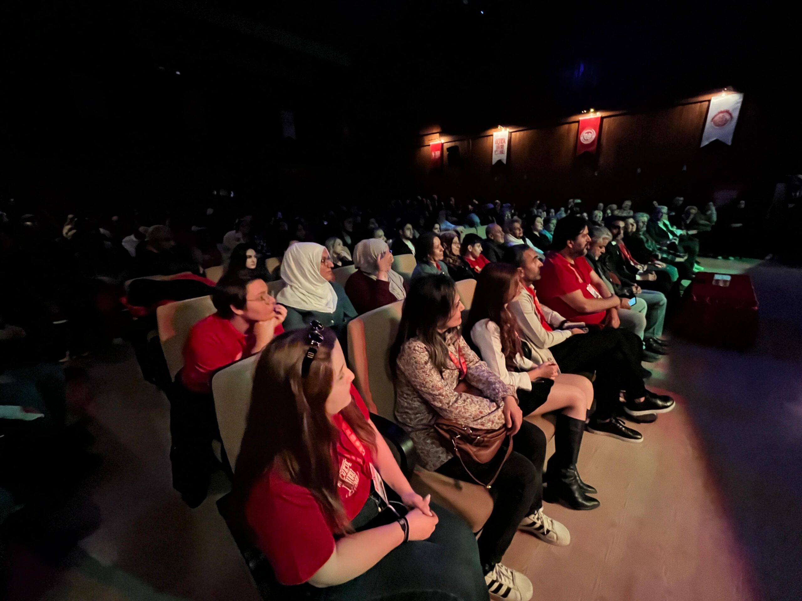 Afyonkarahisar Belediyesi’nin ev sahipliğinde gerçekleşen 1. Uluslararası Kocatepe Tiyatro Festivali’nde,