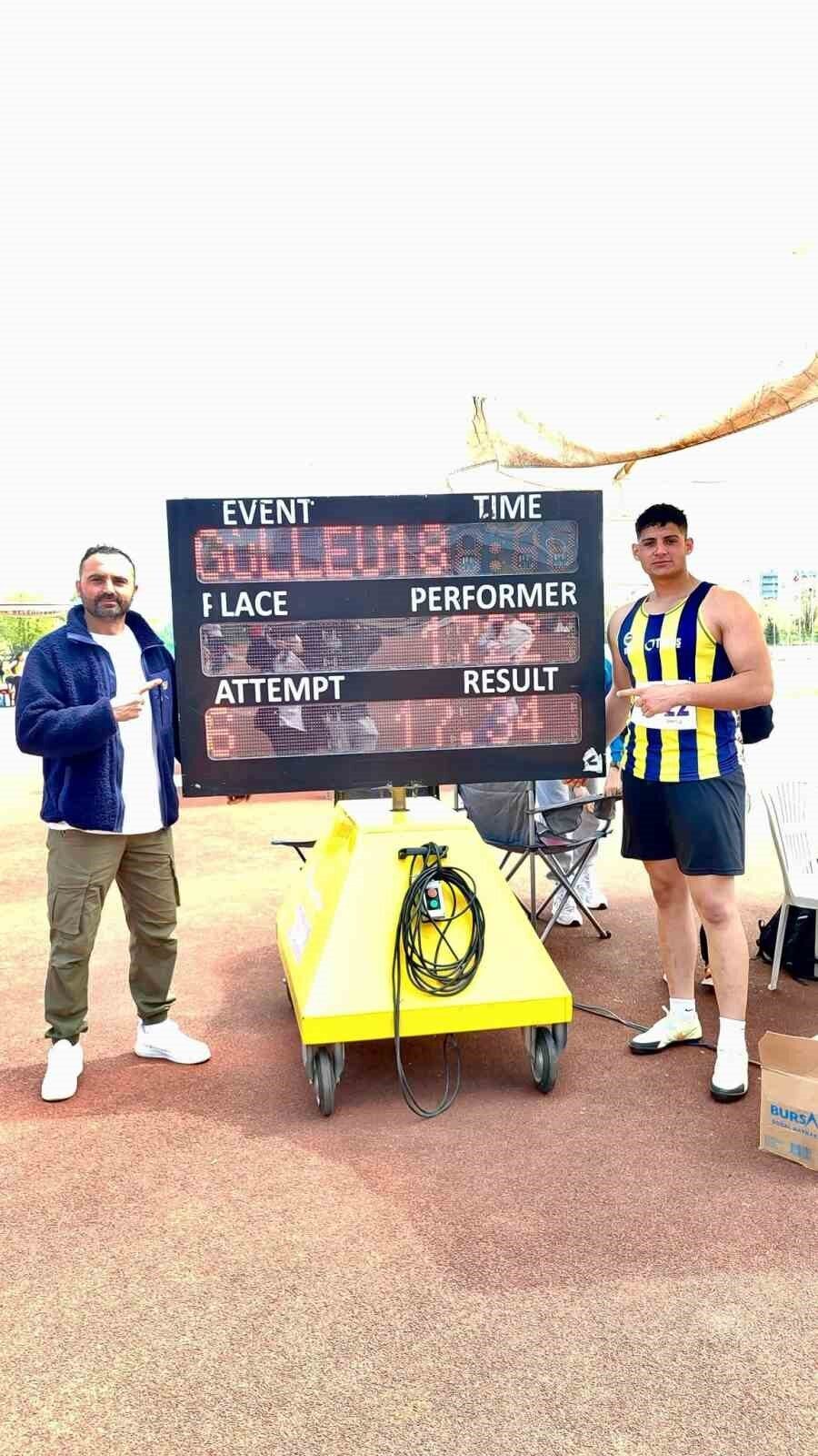 Bilecik Gençlik ve Spor İl Müdürü Ramazan Demir, Bursa’da gerçekleştirilen