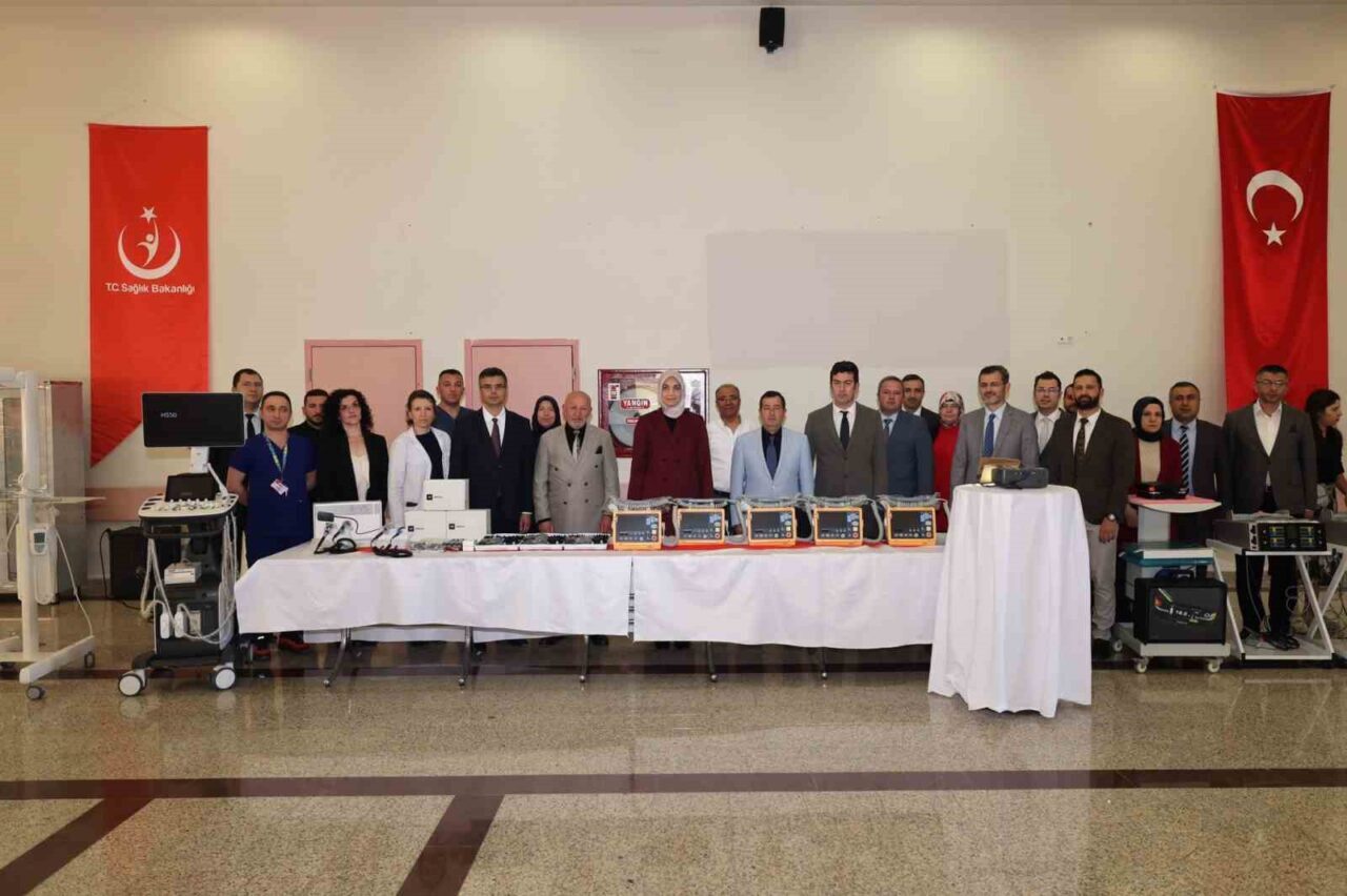 Afyonkarahisar Valisi Doç. Dr. Kübra Güran Yiğitbaşı, Devlet Hastanesi’ni ziyaret