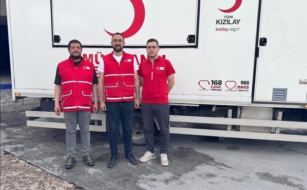 İstanbul’da meydana gelen depremin ardından Afyonkarahisar Kızılay Şubesi harekete geçti.