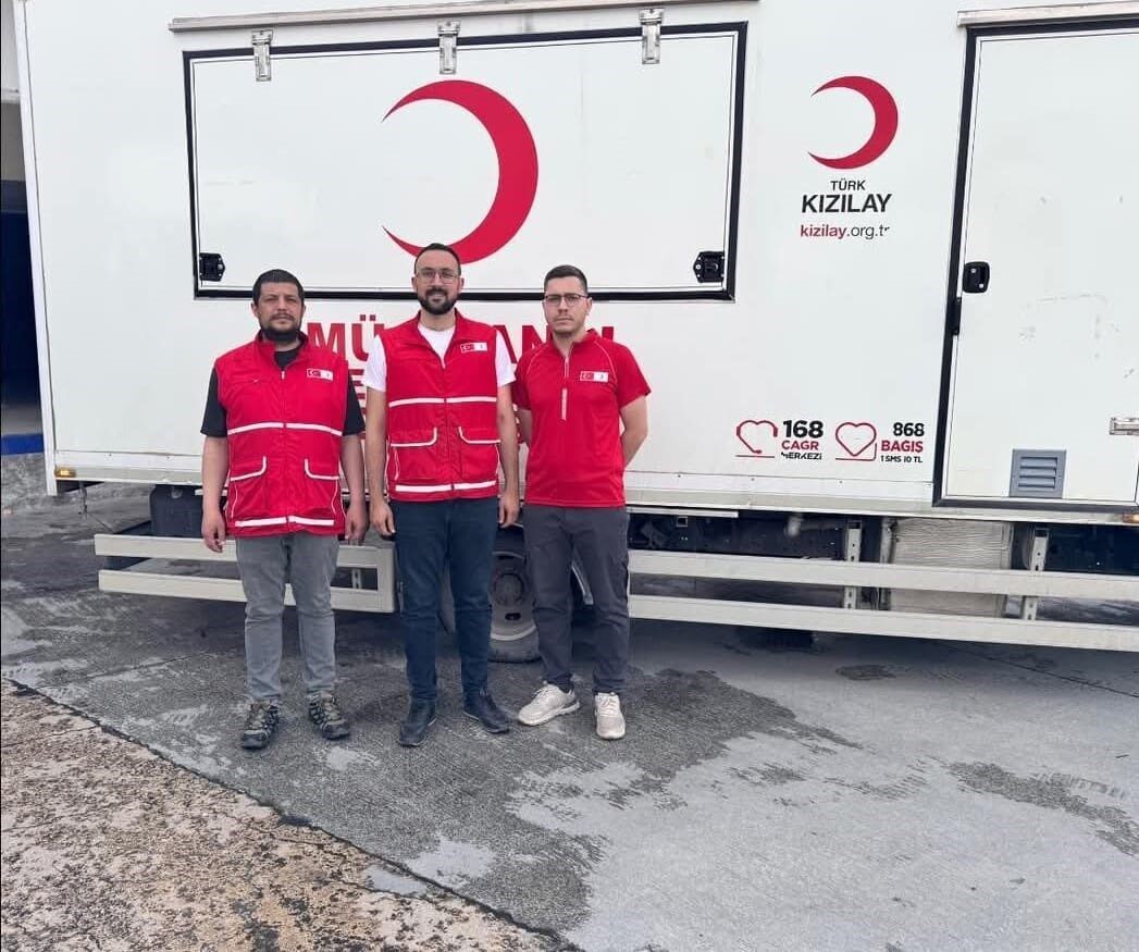 İstanbul’da meydana gelen depremin ardından Afyonkarahisar Kızılay Şubesi harekete geçti.
