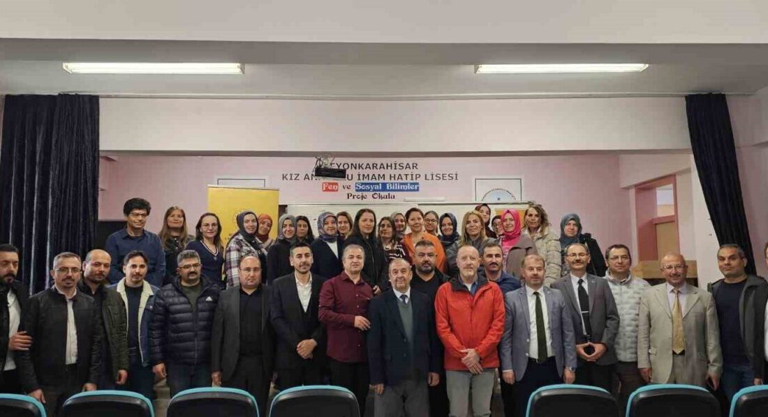 Afyonkarahisar Müzik Akademisi başladı Afyonkarahisar İl Milli Eğitim Müdürlüğü tarafından düzenlenen Müzik Akademisi etkinlikleri