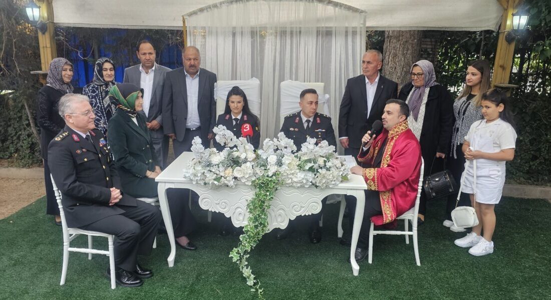 AFYONKARAHİSAR (AA) – Afyonkarahisar Valisi Kübra Güran Yiğitbaşı, jandarma personeli