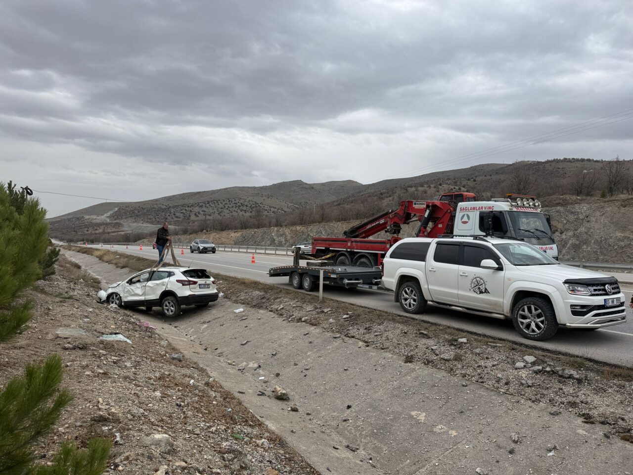 Afyonkarahisar’ın Bayat ilçesinde otomobilin devrilmesi sonucu 4 kişi yaralandı. N.C.