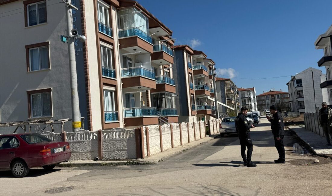 AFYONKARAHİSAR (AA) – Afyonkarahisar'da karısını tabancayla öldüren kişi, intihar girişiminde