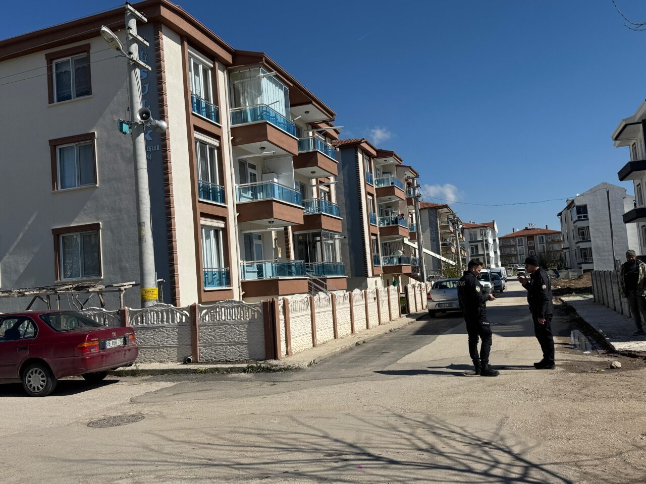 AFYONKARAHİSAR (AA) – Afyonkarahisar'da karısını tabancayla öldüren kişi, intihar girişiminde