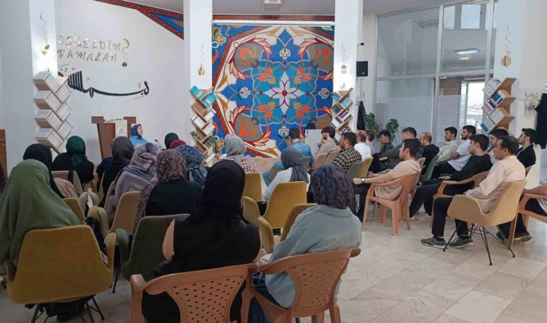 Afyonkarahisar İl Müftülüğü Diyanet Gençlik Merkezi’nde düzenlenen Akademik Söyleşiler’in üçüncü