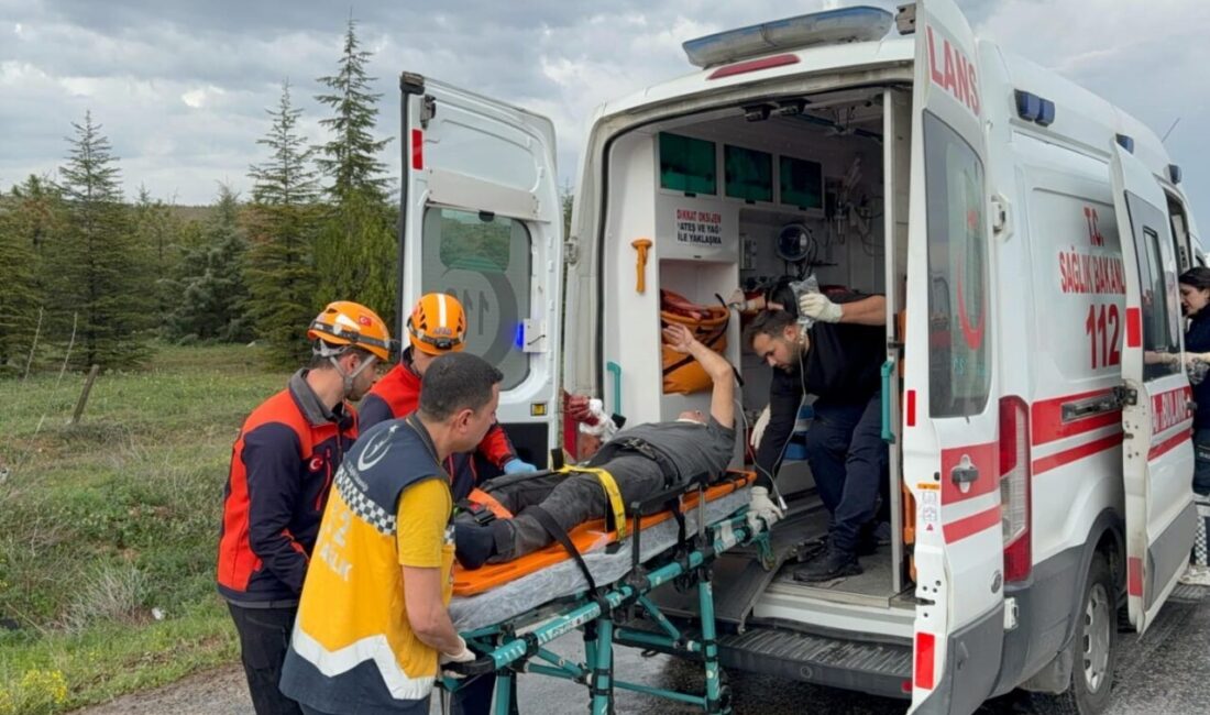AFYONKARAHİSAR (AA) – Afyonkarahisar'ın Bolvadin ilçesinde tırın otomobile çarpması sonucu