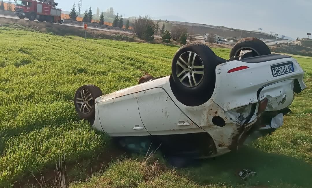 Kütahya’nın Altıntaş ilçesinde meydana gelen trafik kazasında, kontrolden çıkan otomobilin