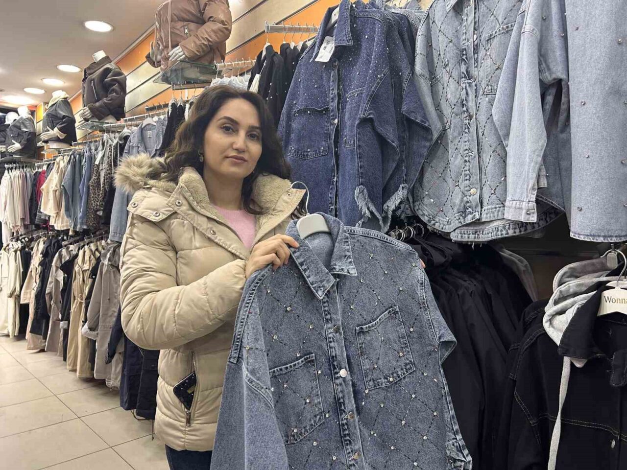 Eskişehir’de giyim mağazası sahibi olan Seda Öğmen, mevsim geçişleri yüzünden