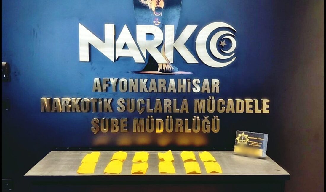 Afyonkarahisar’da polis tarafından şüphe üzerine durdurulan bir araçta eğitimli narkotik