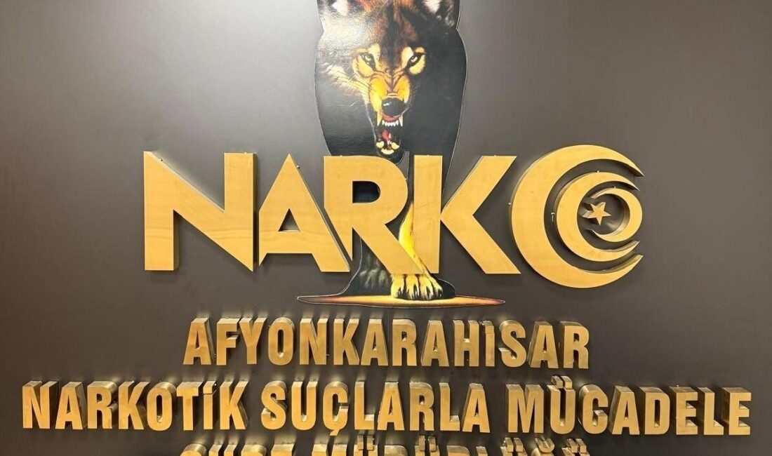 Afyonkarahisar’da şüphe üzerine durdurulan bir otomobilde uyuşturucu maddelerle yakalanan iki