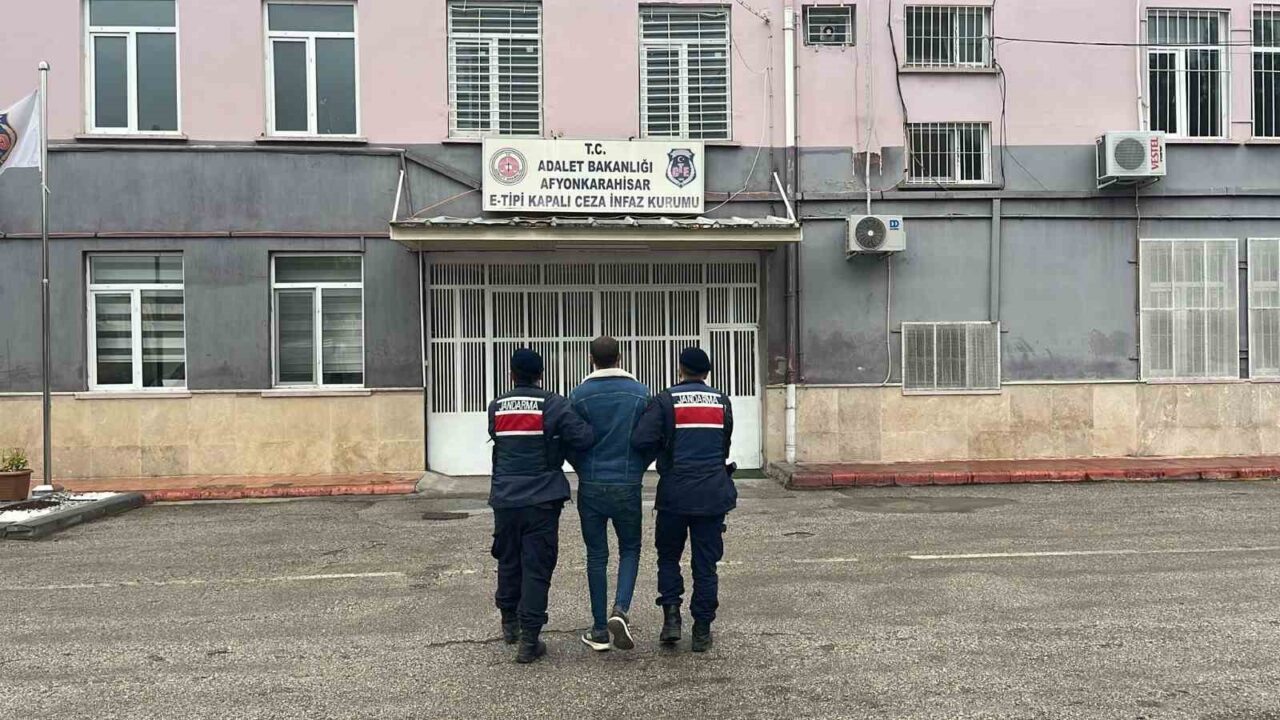 Afyonkarahisar’da 4 yıl 9 ay hapis cezasıyla aranan bir şahıs