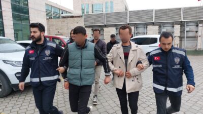 Samsun’da ehliyet sınavına kopya düzeneğiyle giren genç ile kendisine dışarıdan