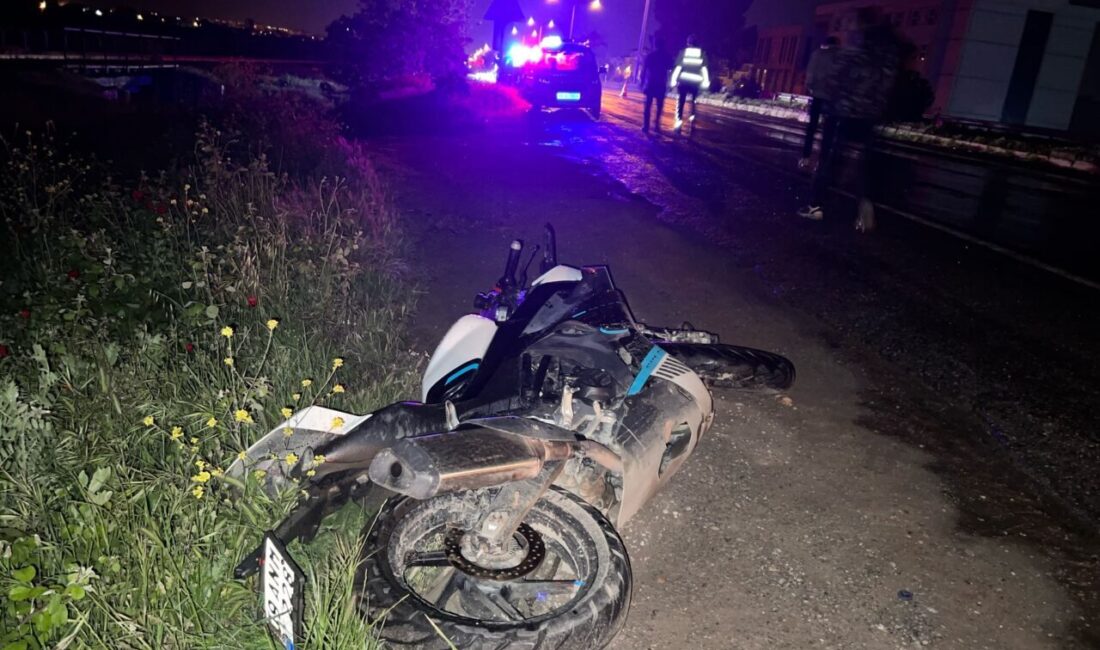 Aydın'ın İncirliova ilçesinde bariyere çarpan motosikletin sürücüsü hayatını kaybetti, arkadaşı