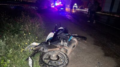 Aydın'ın İncirliova ilçesinde bariyere çarpan motosikletin sürücüsü hayatını kaybetti, arkadaşı