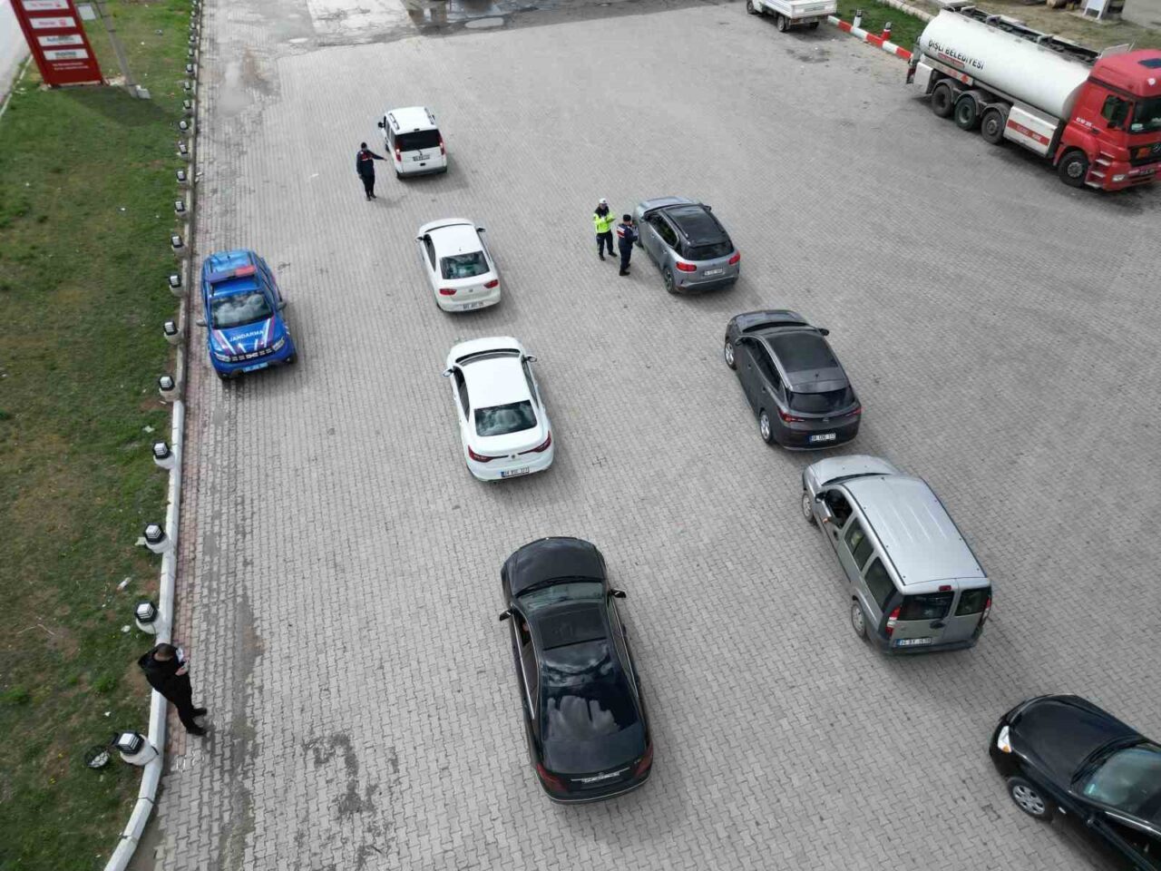 Afyonkarahisar’da jandarma ekipleri bayram tatilinin son gününde de trafik denetimine