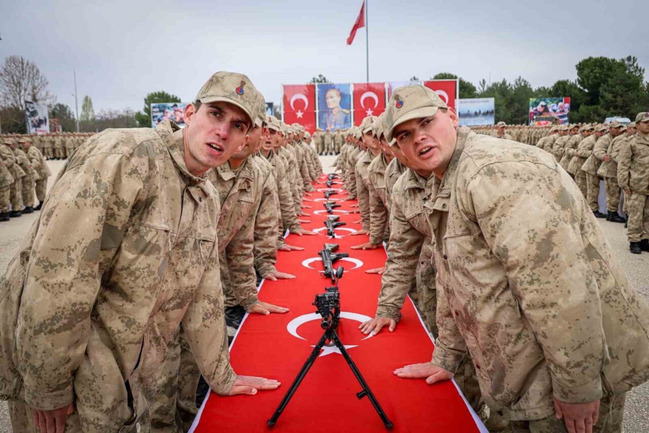 Bilecik Jandarma Eğitim Alay Komutanlığı’nda düzenlenen yemin töreninde, 2 bin