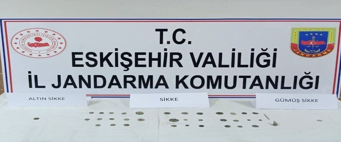 Eskişehir’de, elindeki tarihi eserleri satmak için müşteri arayan şahıslar, jandarma