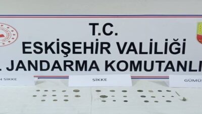 Eskişehir’de, elindeki tarihi eserleri satmak için müşteri arayan şahıslar, jandarma