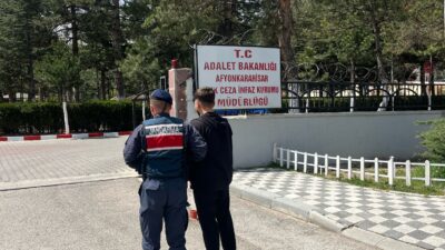 
Afyonkarahisar İl Jandarma Komutanlığı ekipleri tarafından aranan şahıslara yönelik sürdürülen