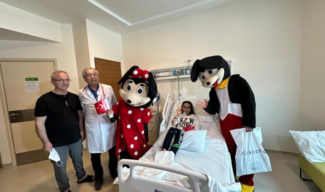 İzmir’de çapraz nakil operasyonuyla böbrek nakli olan 12 yaşındaki Ayşe