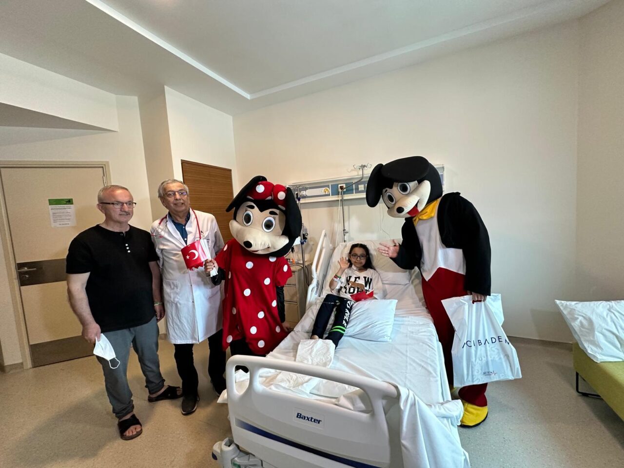 İzmir’de çapraz nakil operasyonuyla böbrek nakli olan 12 yaşındaki Ayşe