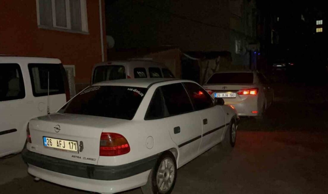 Eskişehir’de ‘dur’ ihtarına uymayarak uyuşturucu olduğu iddia edilen hapları atıp