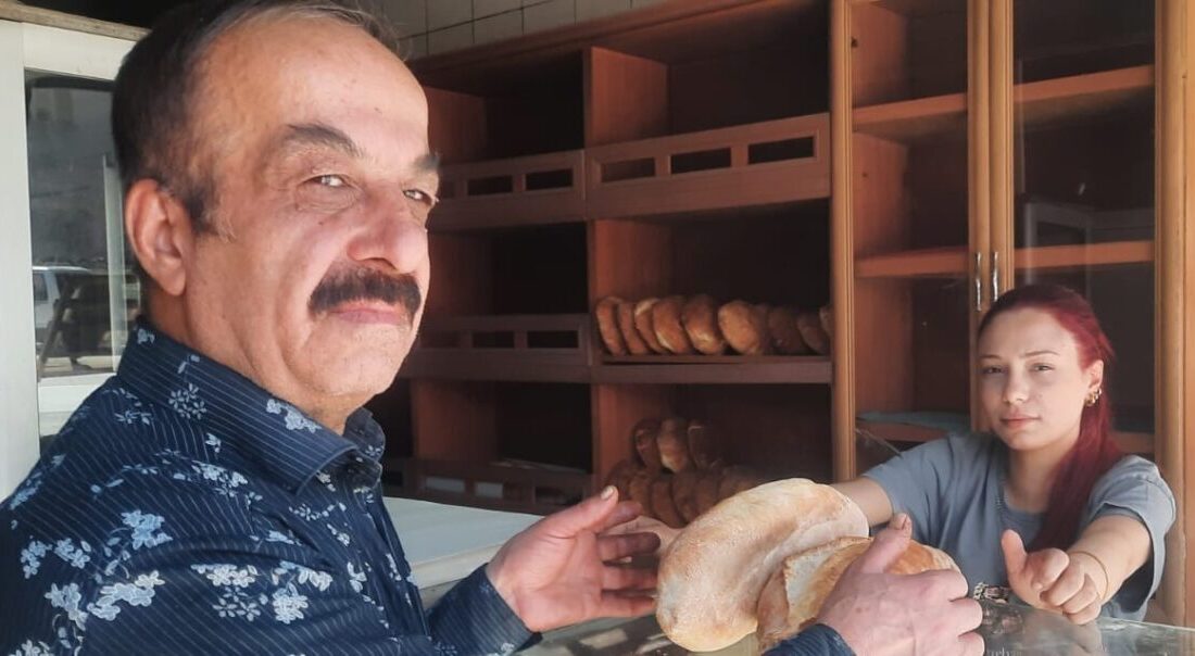 Afyonkarahisar’ın Dinar ilçesinde bir fırıncı ekmeği 8 liradan satmaya başladı.