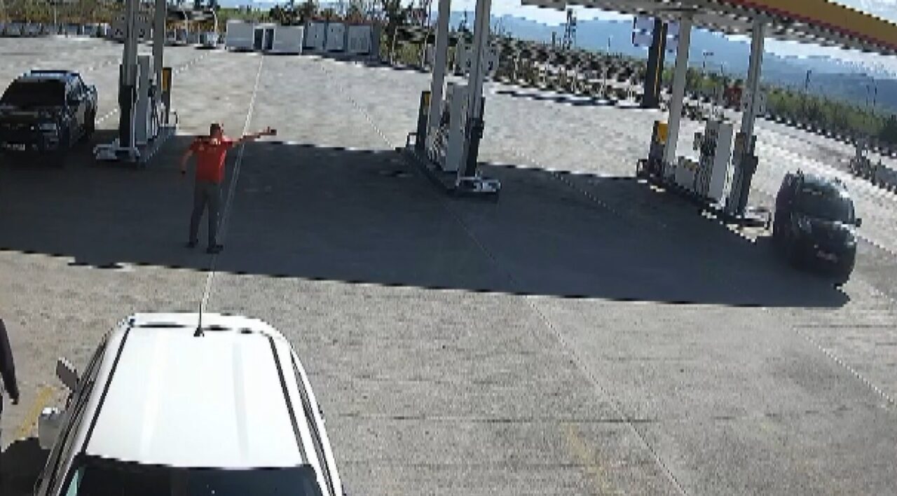Antalya karayolunun 70. kilometresindeki bir akaryakıt istasyonunda yaşanan olay, hem