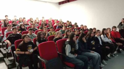 Emirdağ Mithatpaşa Ortaokulu öğrenci, yönetici ve öğretmenlerine ‘Meslek Seçiminin Önemi,