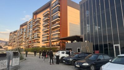 İzmir'in Çiğli ilçesinde eski nişanlısını öldüren ve nişanlısının annesini yaraladı.
.