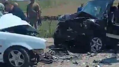 Eskişehir’in Odunpazarı ilçesinde iki aracın kavşakta çarpışması sonucu meydana gelen